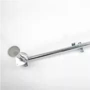 Langes, gerades Rohrstück für industrielle Anwendungen.